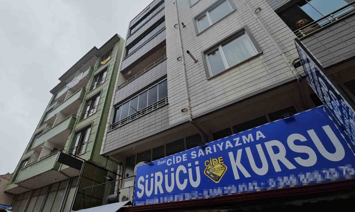 Kastamonu Cide\'de 60 yaşındaki vatandaş, yakınlarının ihbarıyla evinde ölü bulundu