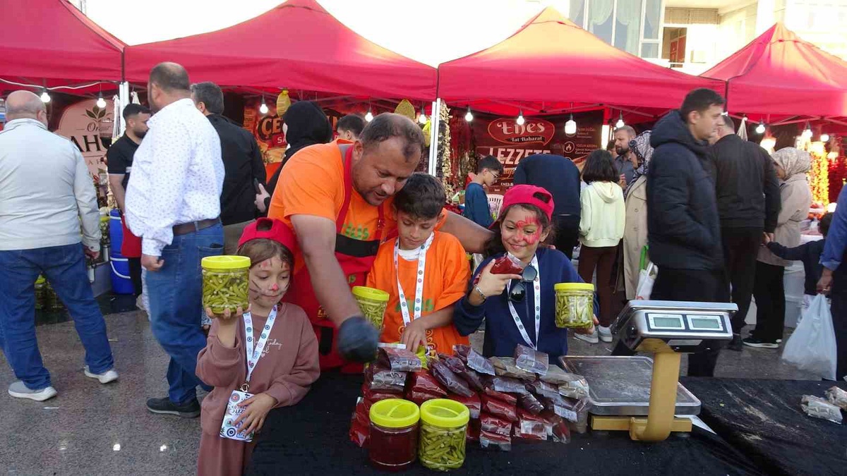 Kilis\'te Biber Festivali\'ne ilgi yoğun, vatandaşlar etkinliklerin sürmesini istiyor