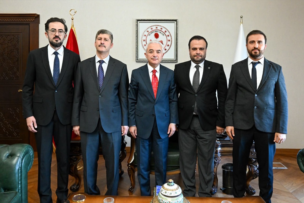 Kırklareli Valisi Turan, yeni İlahiyat Fakültesi Dekanı Erkan\'a başarı diledi
