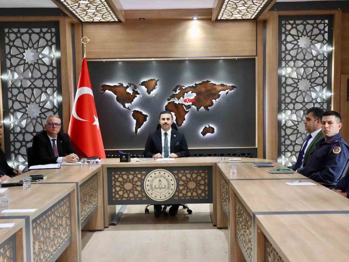Koçarlı\'da Kaymakam Taşkın başkanlığında kurum amirleri toplantıda bir araya geldi