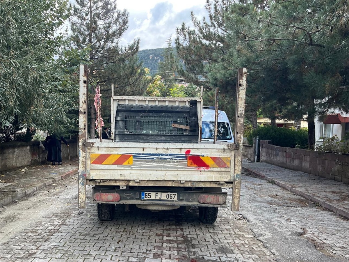 Konya Akşehir Altunkalem\'de kamyonet iki kişiyi yaraladı, sürücü gözaltına alındı