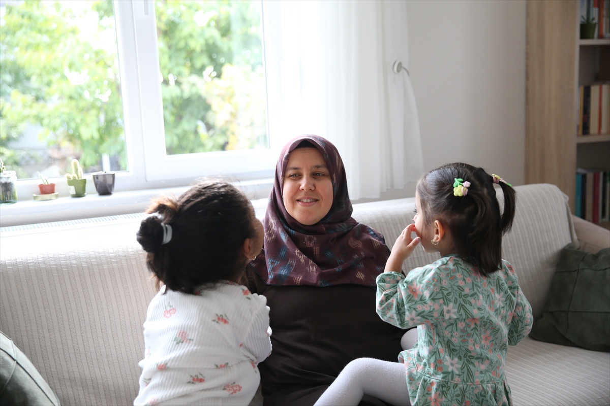 Konya\'da Esra Sarıcaoğlu, kardeş isteyen Meryem için Berfin\'e de koruyucu aile oldu