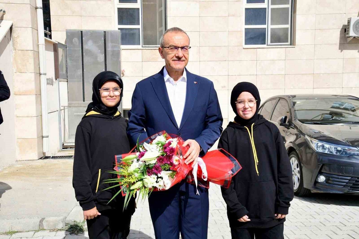 Malatya Valisi Yavuz, İmam Hatip okullarını İslam dünyasına örnek gösterdi