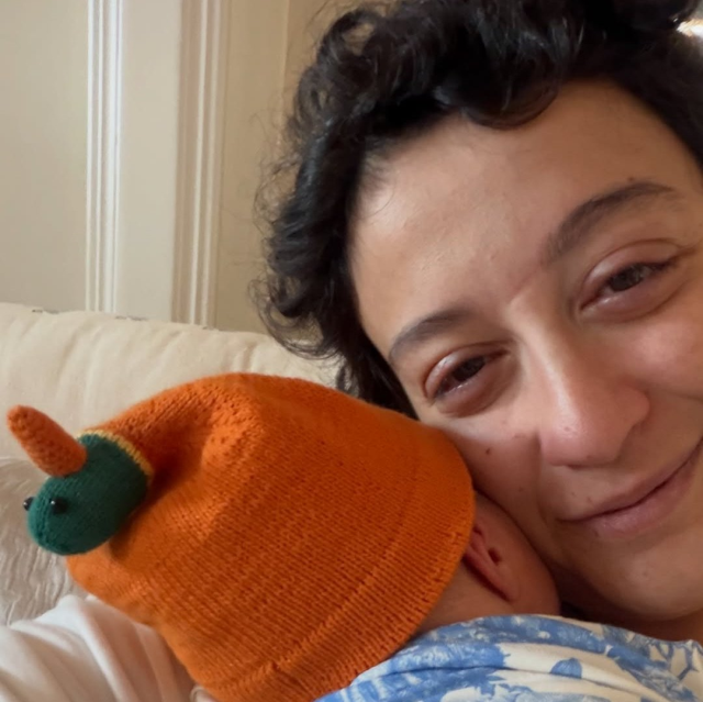Melike Şahin’den oğlu Robin’le ilk fotoğraflar! Lohusalara da selam gönderdi