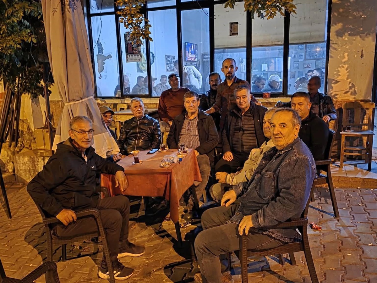 MHP Gömeç İlçe Başkanı Kazım Arslan, Ulubeyler\'de zeytin üreticilerini dinledi