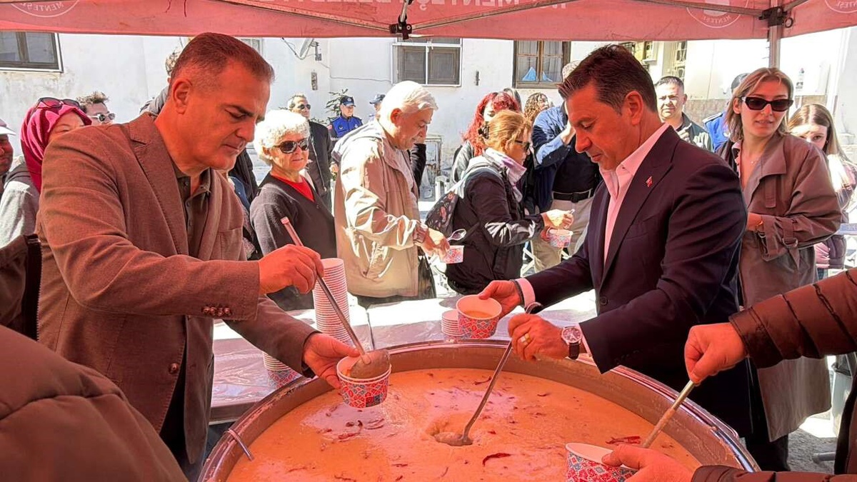 Muğla\'da 9\'uncu Tarhana Festivali\'nde 2 bin kişiye tarhana çorbası ikram edildi