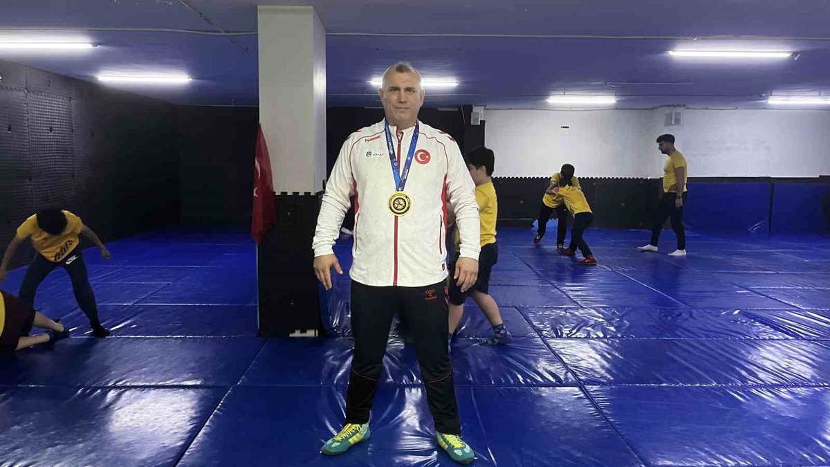 Nazmi Kahveciler 50 yaşında d&uuml;nya şampiyonu oldu, &uuml;&ccedil;&uuml;nc&uuml; altını hedefliyor