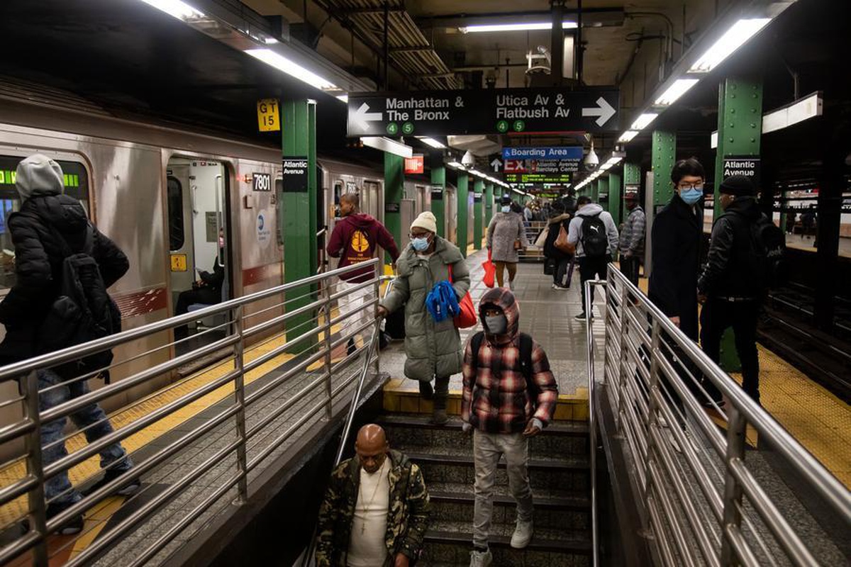 New York\'ta Midtown Manhattan\'daki metro istasyonunda silahlı saldırıda bir kişi öldü