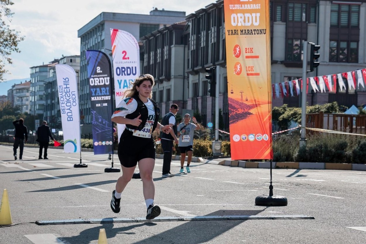 Ordu Yarı Maratonu\'nda 8 ülkeden 707 sporcu yarıştı, 330 bin TL ödül dağıtıldı