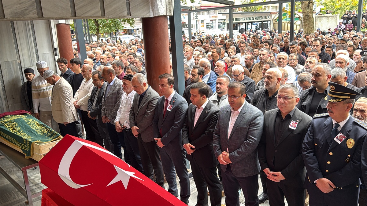 Rize Polis Meslek Eğitim Merkezi\'nde görevli Şafak Yılmaz Akpınar\'da toprağa verildi