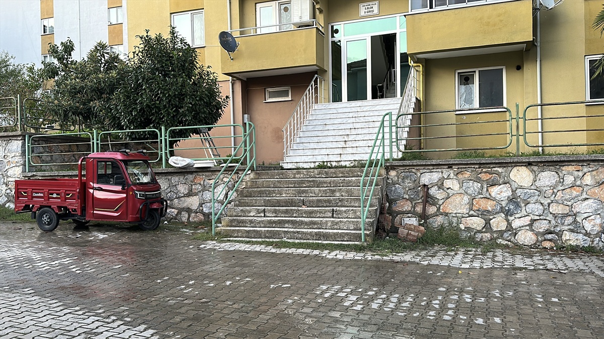 Sakarya Adapazarı\'nda eşya tartışmasında silahla vurulan 1 kişi hayatını kaybetti