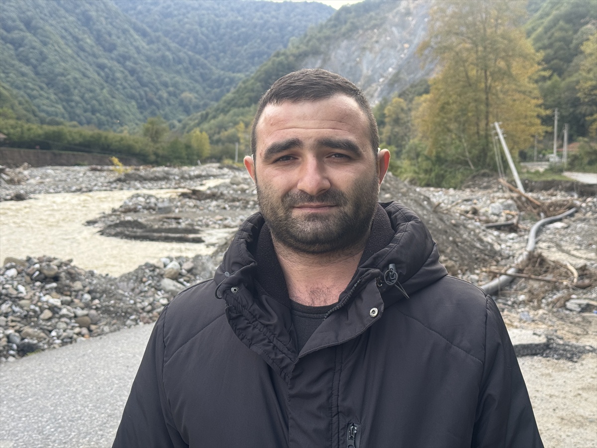 Sakarya Karapürçek\'te taşan dere yatağına alındı, mahalleli evlerine giremiyor