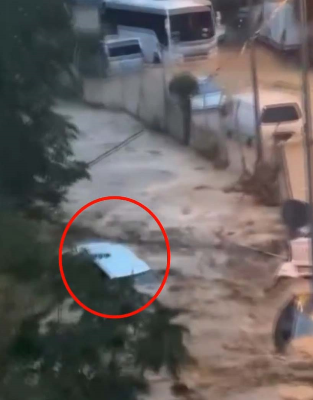 Sel felaketinde yürek yakan anlar! Kayıp Ahmet Derin’in aracı böyle sürüklenmiş