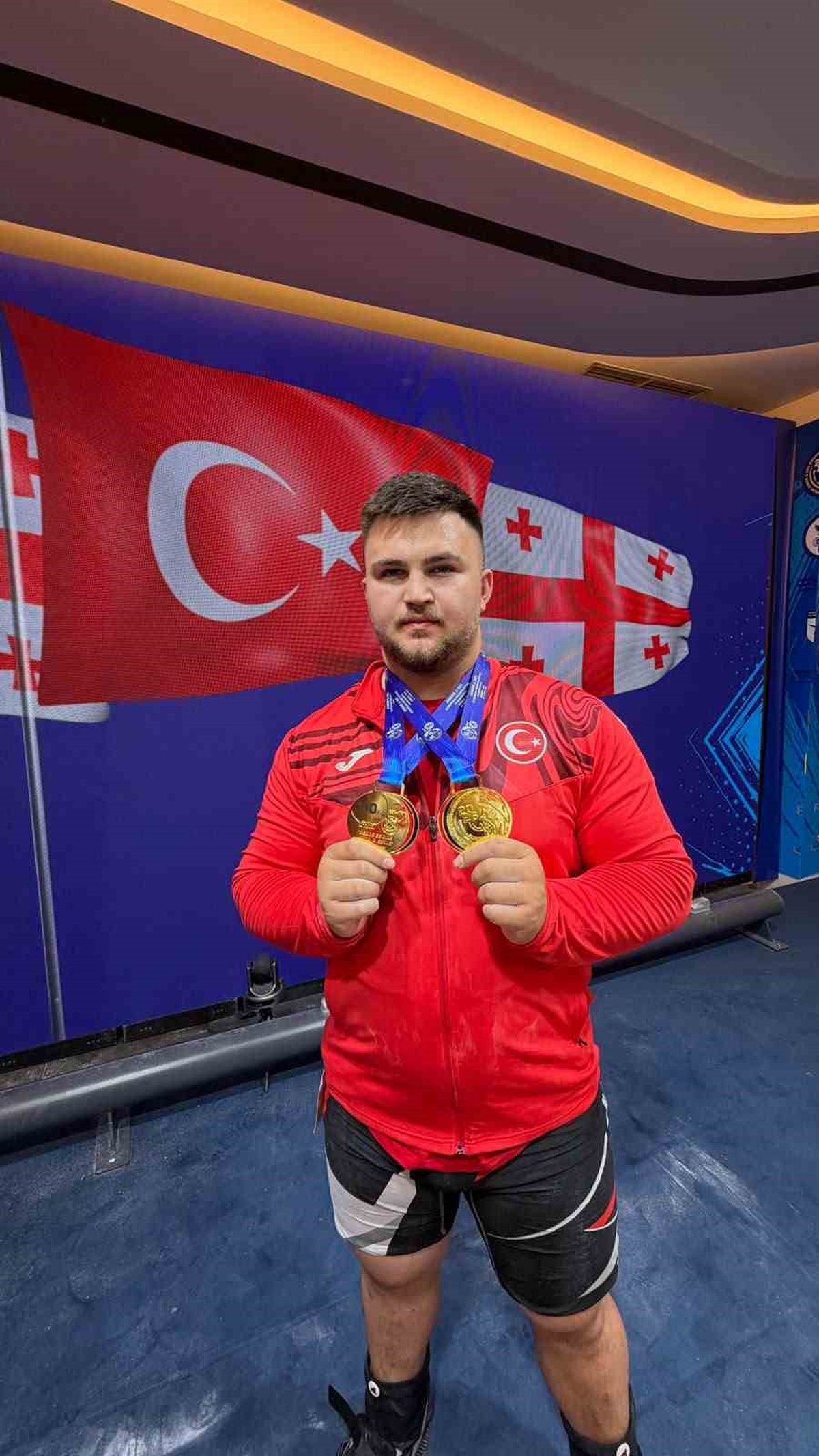 Selahattin Altın, Gençler Avrupa Halter Şampiyonası\'nda +110 kiloda 2 altın kazandı