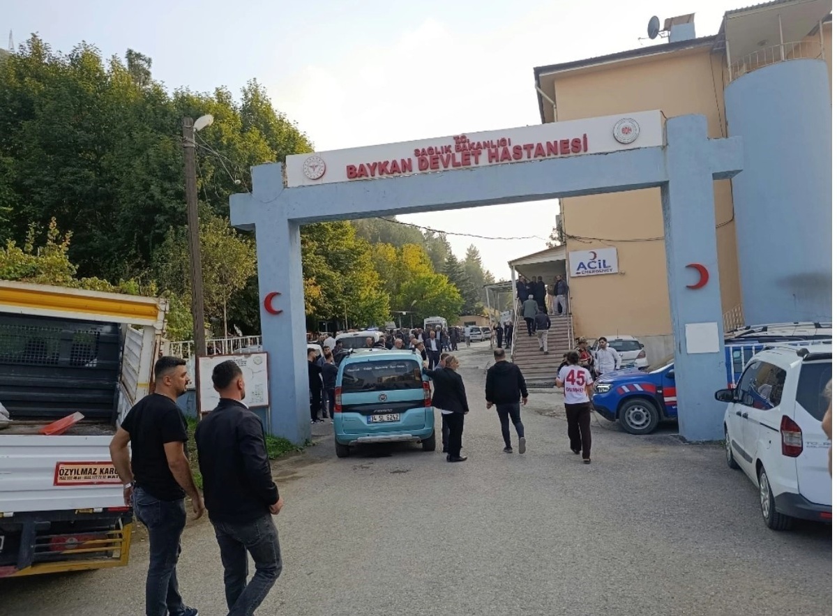 Siirt Baykan\'da traktörden düşen 22 yaşındaki genç, kaldırıldığı hastanede kurtarılamadı