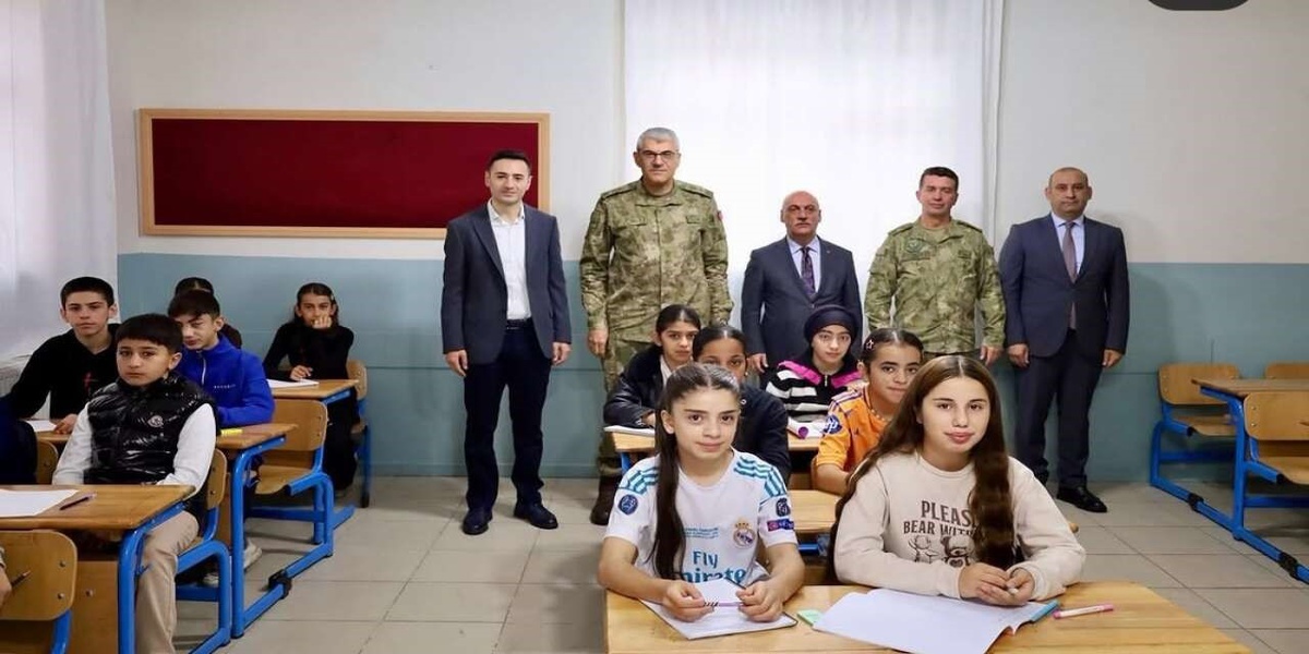 Şırnak\'ta askeri heyet, Mehmetçik Kurs Merkezleri\'nde öğrencilere başarı diledi