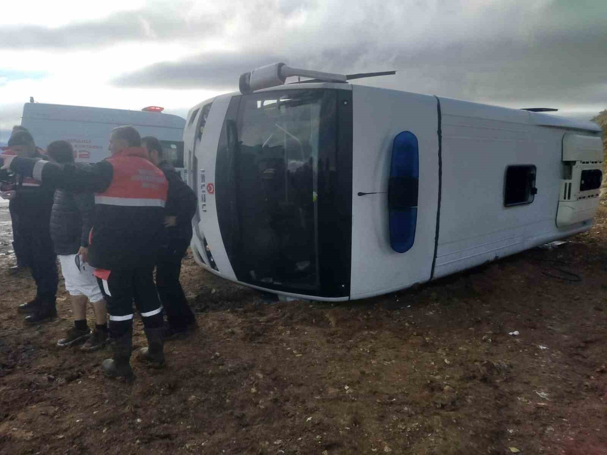 Sivas İmranlı\'da devrilen cezaevi nakil aracında 7 kişi yaralandı