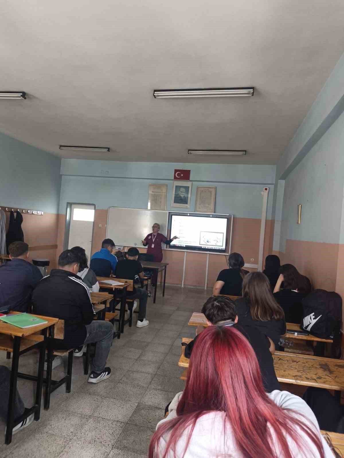 Söke\'de Mesleki Eğitim Merkezi öğrencilerine diyabet ve obeziteden korunma anlatıldı