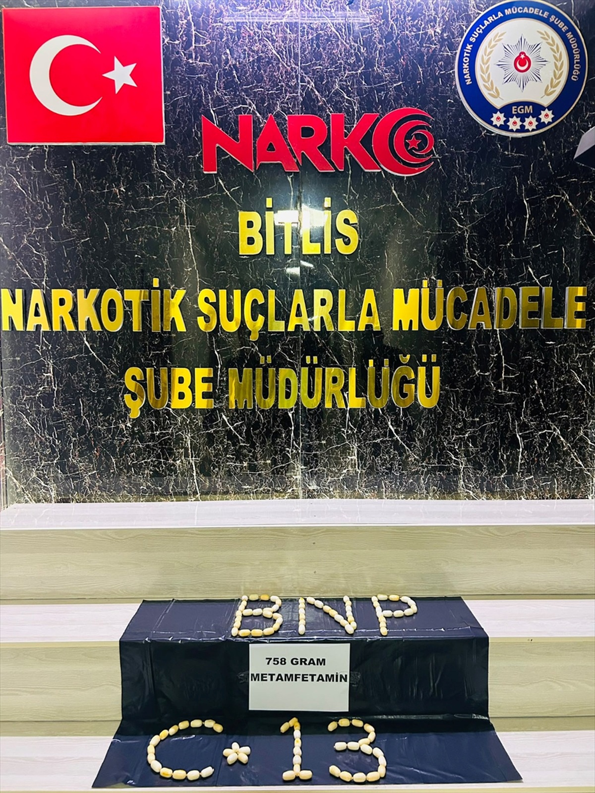 Tatvan\'da otobüste gözaltına alınan şüpheli 758 gram uyuşturucu nedeniyle tutuklandı