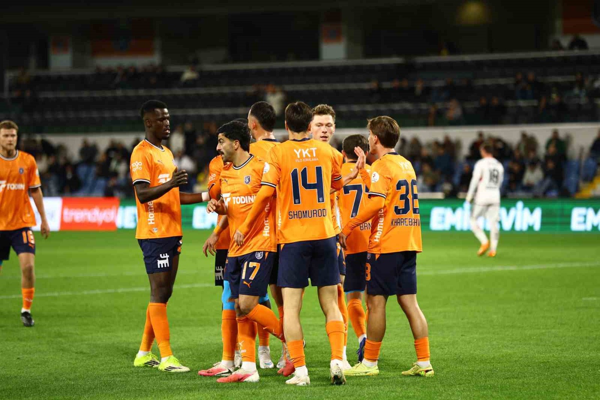 Başakşehir, Gaziantep FK karşısında ilk 15 dakikayı 1-0 önde tamamladı