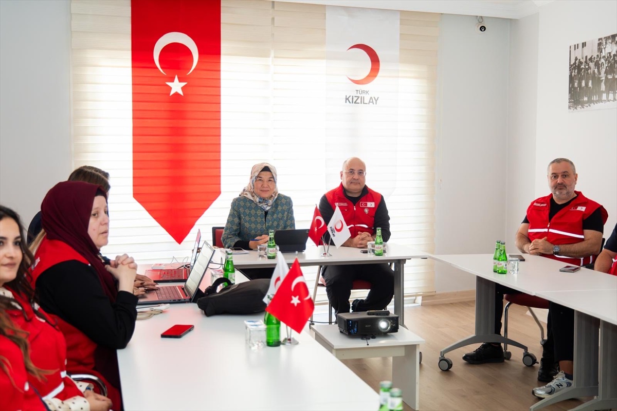 Kızılay Kırklareli toplantısında yardım ve gönüllülük faaliyetleri masaya yatırıldı