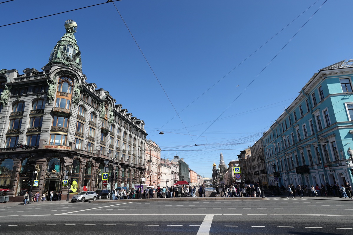 Ukrayna\'nın İHA saldırısında St. Petersburg\'da 12 apartman ve iki ev hasar gördü