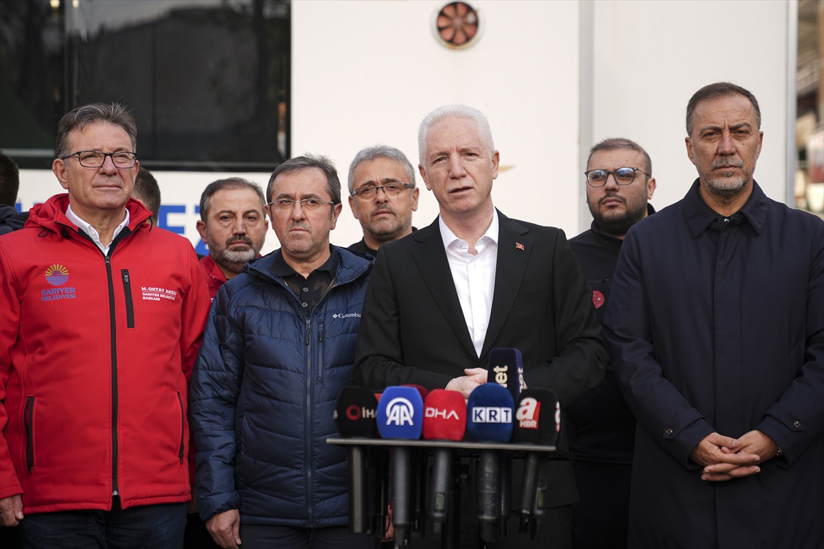 Vali Gül, Ayazağa\'da sel sonrası yıkım alanında 3 kişiyi arama çalışmalarını inceledi