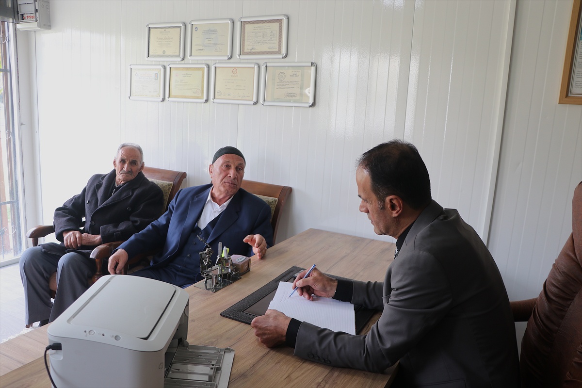 Van İpekyolu\'nda muhtar İnan, 42 yıl muhtarlık yapan babasının izinden gidiyor