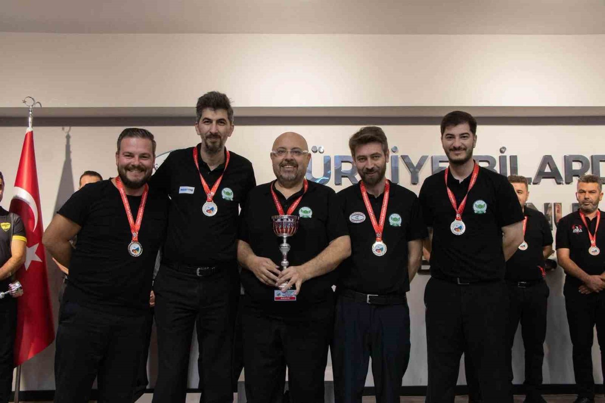 45 takımlı bilardoda 1864 D&uuml;zce Spor şampiyon olarak 1. Lig'e y&uuml;kseldi
