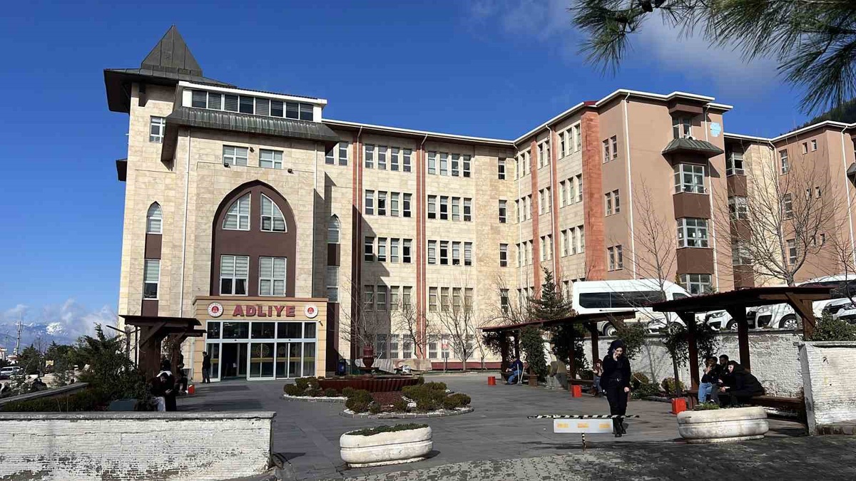 Hemşire, 5 günlük bebeğe şiddet iddiasıyla yargılandığı davada tahliye istedi