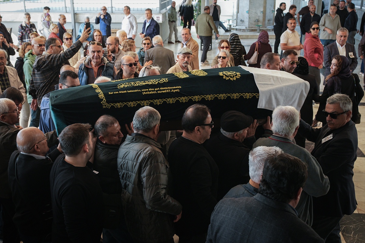 90 yaşındaki Bektaşi kanaat önderi Ali Haydar Ercan, İzmir Bornova\'da toprağa verildi