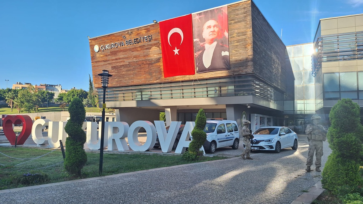Çukurova Belediyesi’ne operasyon! Yeni Partili Başkan Kozay dahil 44 gözaltı