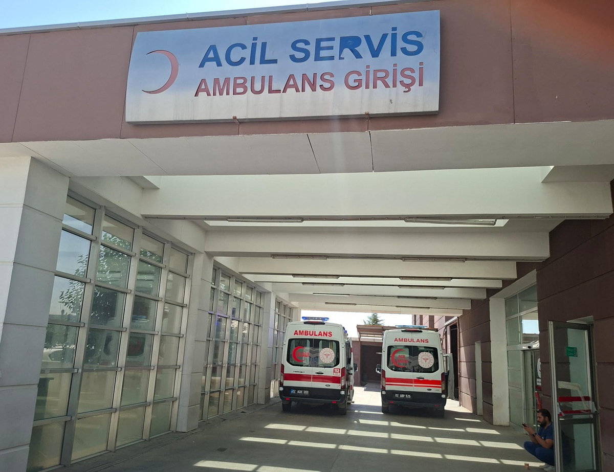 Adıyaman\'da merdiven boşluğuna düşen 17 yaşındaki inşaat işçisi ağır yaralandı