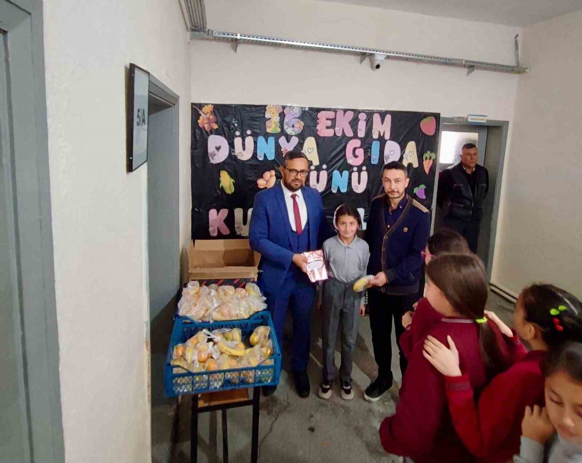 Afyonkarahisar\'da iki ilçedeki okullarda gıda israfı ve bilinçli tüketim anlatıldı