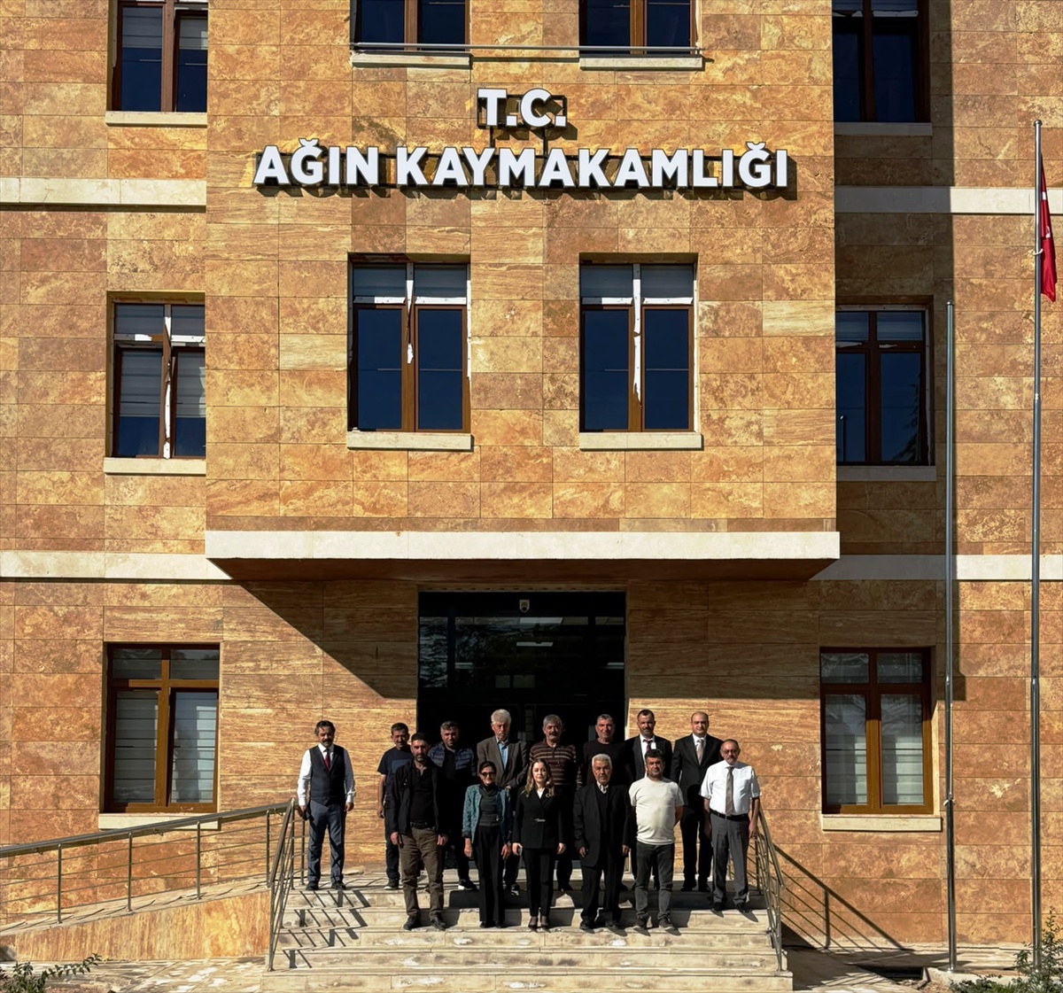Ağın\'da Muhtarlar Günü törenle kutlandı, Kaymakam Yılmaz muhtarlarla görüştü