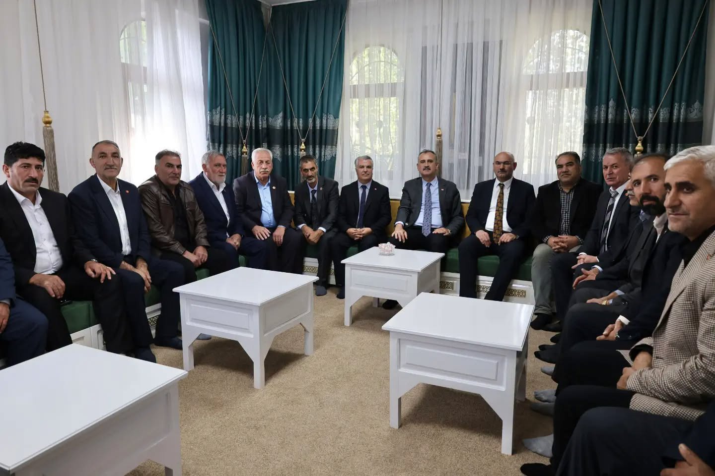 Ağrı Valisi Bozkurt, Muhtarlar Günü'nde muhtarların köprü görevini vurguladı