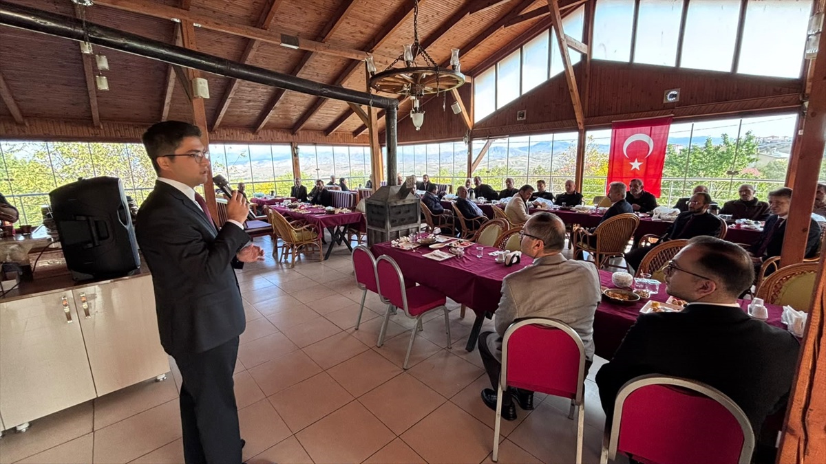 Akıncılar\'da Muhtarlar Günü kutlandı, Kaymakam Karababa muhtarlara başarı diledi