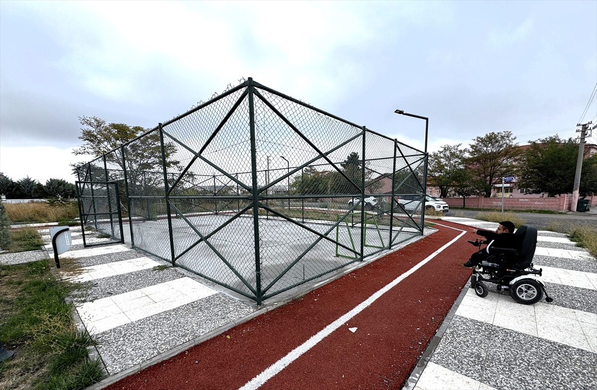 Aksaray\'da muhtar Atak, 3 park, futbol sahası ve 135 aydınlatma direği kazandırdı