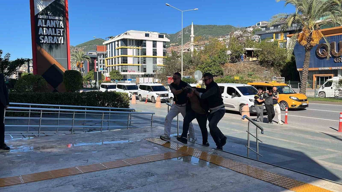 Alanya\'da 15 milyon euroluk senet imzalatma iddiasında 7 şüpheli adliyeye sevk edildi