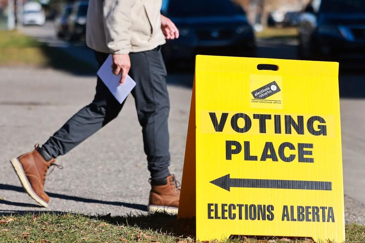 Alberta\'nın Kanada\'dan ayrılık sürecini başlatabilecek referandumda oylama başladı