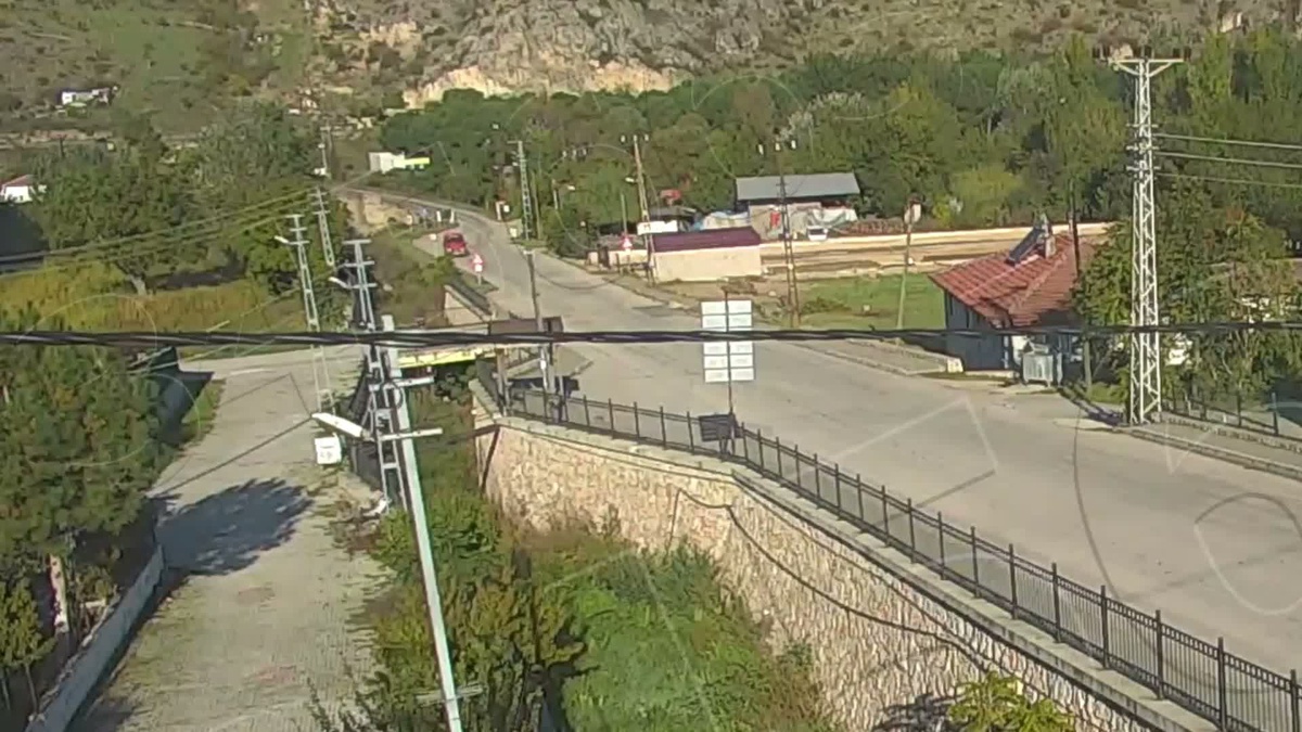 Amasya\'da minibüs dere yatağına düştü, sürücü ve 8 yolcu hafif yaralandı
