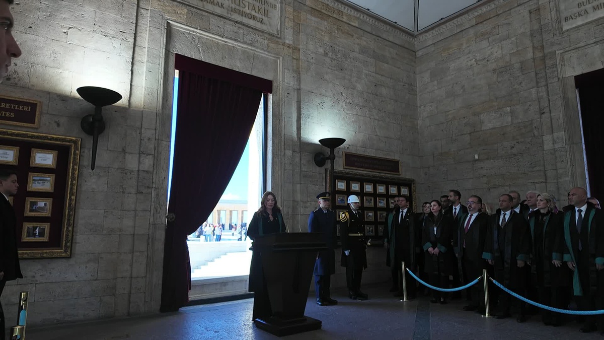 Ankara Barosu Başkanı Çağlayan ve yönetimi, Anıtkabir Özel Defteri\'ni imzaladı