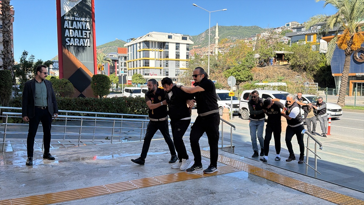 Alanya\'da kaçırma ve 15 milyon avroluk senet şantajı iddiasında 8 kişi gözaltına alındı