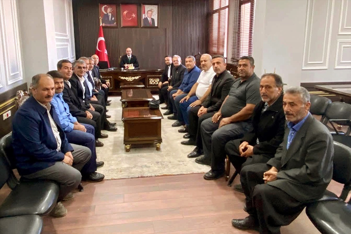 Gaziantep Araban\'da Kaymakam Ceylan, Muhtarlar Günü\'nde ilçe muhtarlarını kabul etti