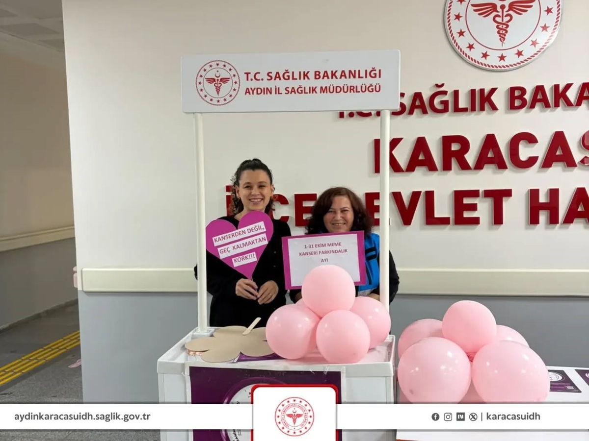 Karacasu İlçe Devlet Hastanesi\'nde meme kanseri için farkındalık standı açıldı