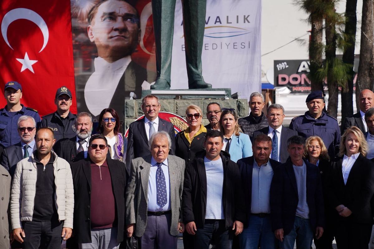 Ayvalık\'ta Muhtarlar Günü törenle kutlandı, Başkan Ergin ortak akıl vurgusu yaptı