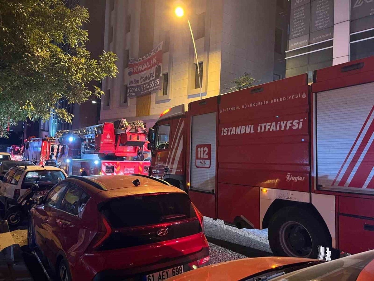 Bahçelievler\'de 6 katlı apart oteldeki yangın, ölen ya da yaralanan olmadan söndürüldü