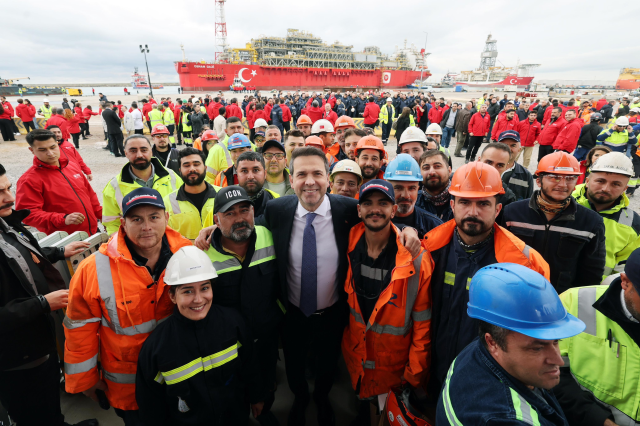 Bakan Bayraktar'a açıkça soruldu: Enerjide dışa bağımlı olmaktan ne zaman kurtulacağız?