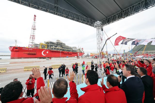 Bakan Bayraktar'a açıkça soruldu: Enerjide dışa bağımlı olmaktan ne zaman kurtulacağız?