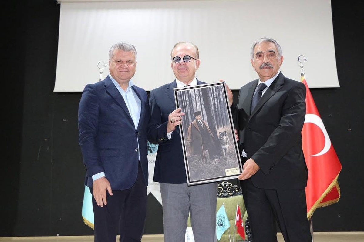 Balıkesir Edremit\'te Yaycı federal Kıbrıs çözümünü eleştirdi, iki devleti savundu
